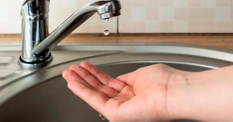 Холодную воду временно отключат в двух районах Алматы