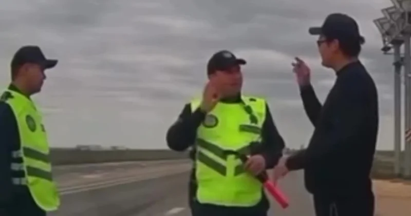 Полицей мен жүргізушінің ерекше қарым қатынасы туралы видео Қазнетте тарап кетті