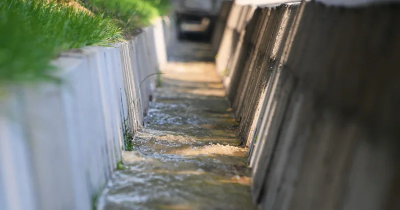 Алматыда арыққа құлаған ер адам қаза тапты