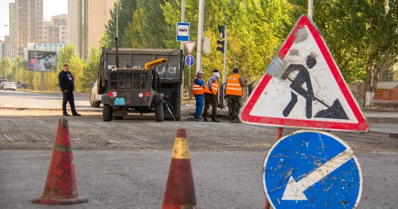 Движение ограничили на улице Акан Серы в Астане