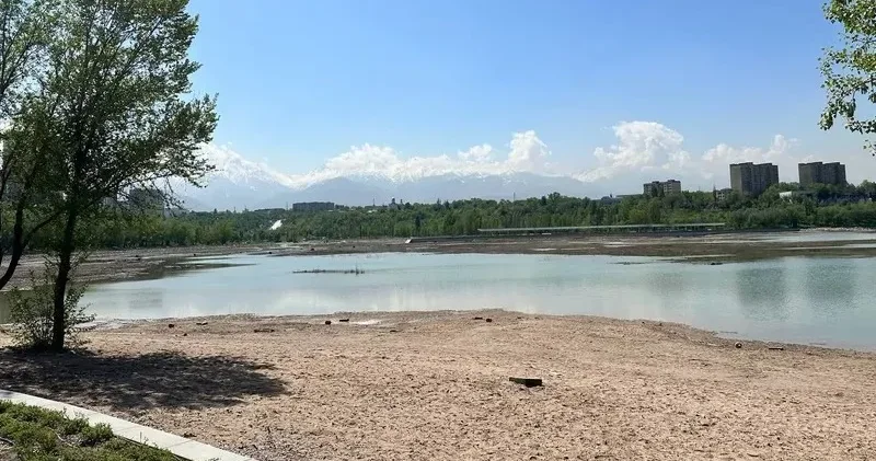 Алматыдағы Сайран көліне су жинала бастады фоторепортаж