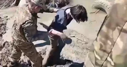 Қарағандыда құтқарушылар батпаққа батқан екі жасөспірімді аман алып шықты