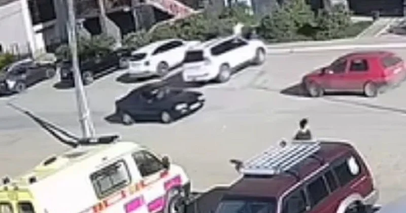 Очередной наезд авто в Кокшетау: женщина за рулем оказалась на тротуаре с людьми