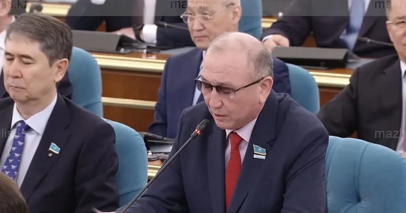 Құрылтайдың өкілеттігі мен депутат мәртебесі заңмен бекітілді