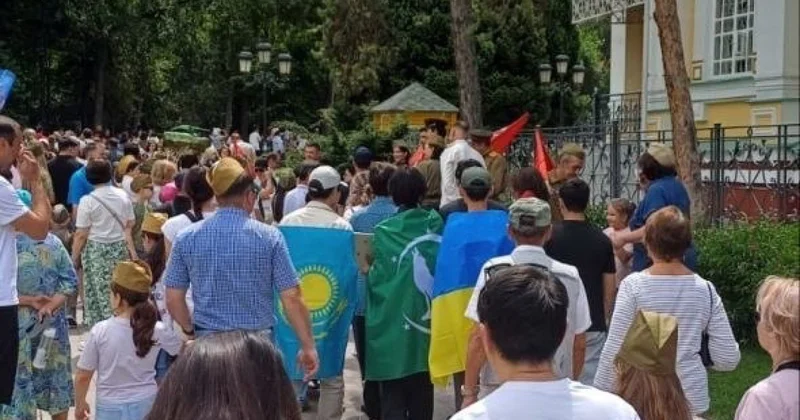 Уголовное дело завели из за особых флагов на 9 мая у алматинских студентов