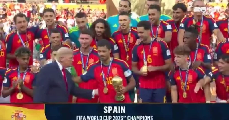 Испанияның чемпиондық фотосы: FIFA Трампты кадрдан қиып тастады