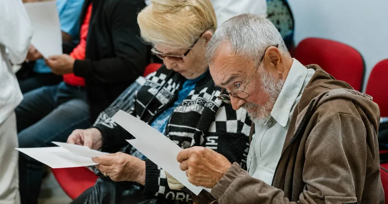 Брайль қарпі, cурдо аударма: Әділет партиясы ақпаратты бәріне бірдей қолжетімді ету үшін қандай жағдай жасайды