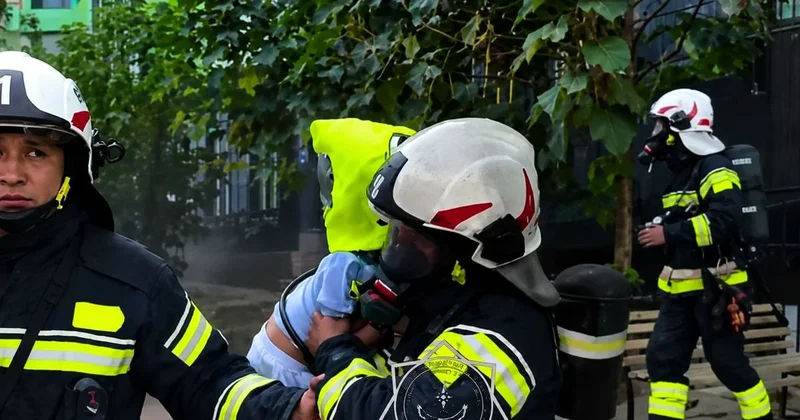 Ребенка вынесли из горящей квартиры в Шымкенте (видео)