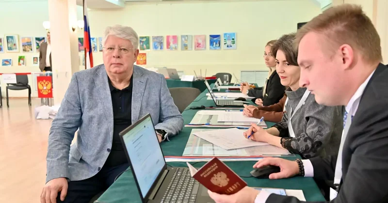 Ресейдің Қазақстандағы елшісі Алексей Бородавкин Астанада дауыс берді