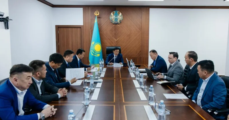  Миллиардтар бөлінуде, ал есеп әлі қолмен жүргізіледі : Ақшолақов автобустарға қатысты қатаң сын айтты