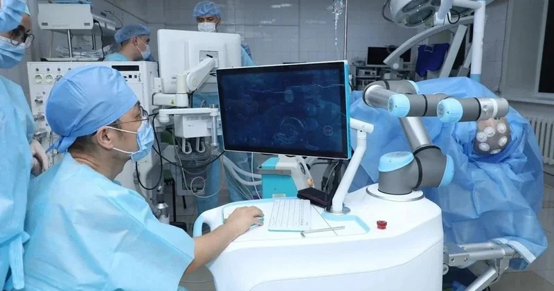Қарағандыда робот хирургтің көмегімен миға ота жасалады