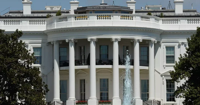 Трамп Ресей мен Украинаға қазіргі майдан шебінде тоқтауды тағы ұсынды