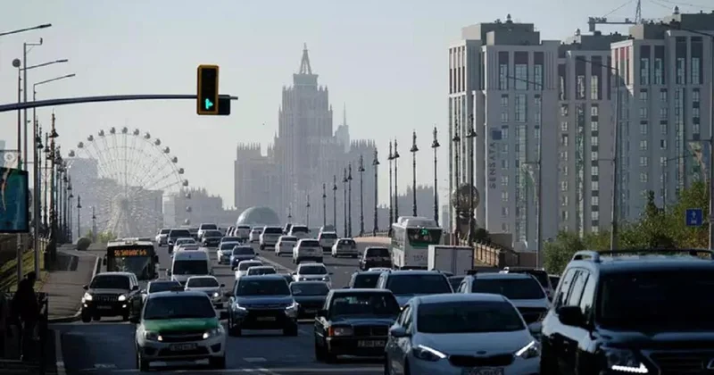 Сколько времени проводят в пробках казахстанцы, подсчитали эксперты