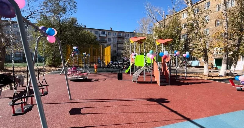Восемь дворовых территорий обновили в городе Ерейментау