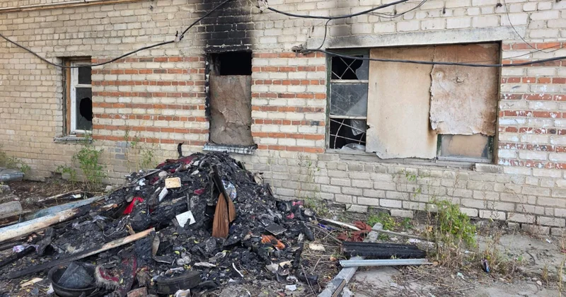 “Өмір сүру қорқынышты, барар жер жоқ“: Ақтөбедегі жатақханада екі апта ішінде төрт рет өрт шықты