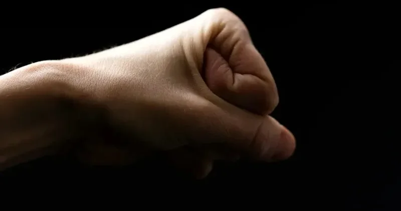 Маңғыстау облысында әйелін ұрып соққан ер адам жазадан сытылып кетті