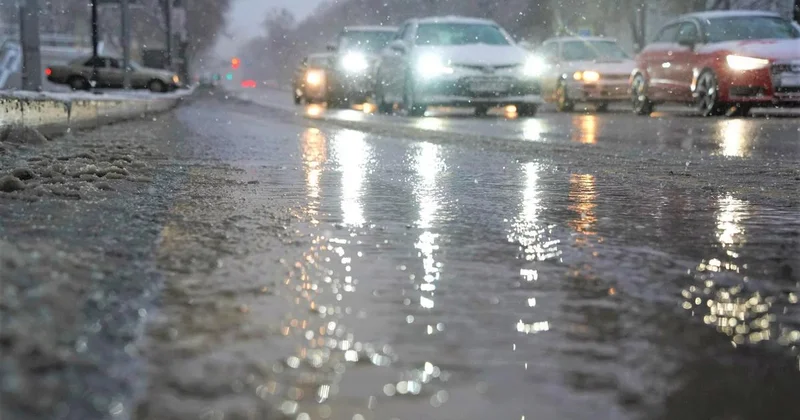 Гололед, метель, снег с дождем: какая погода ожидает казахстанцев в пятницу