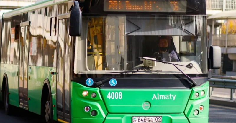 Алматыда екі автобус соқтығысып, екі адам зардап шекті