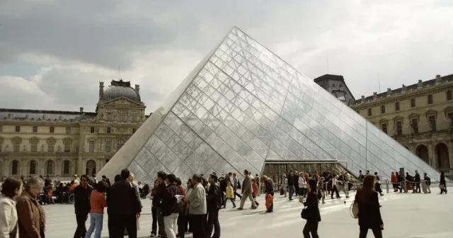 Лувр қауіпсіздік жүйесін күшейту үшін тендер жариялады