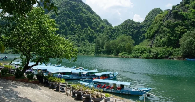 Люди сидят на крышах : казахстанец рассказал, как наводнение парализовало Вьетнам