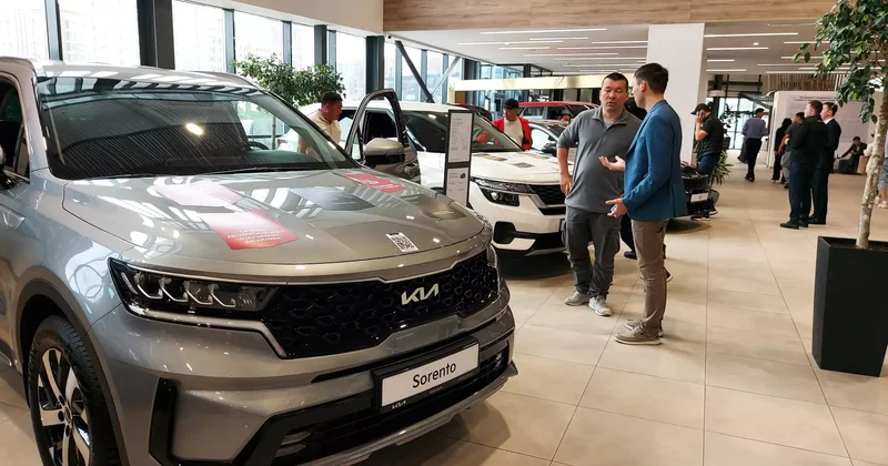 Көліктерге жалған мемлекеттік нөмір таққан автосалон қызметкері ұсталды