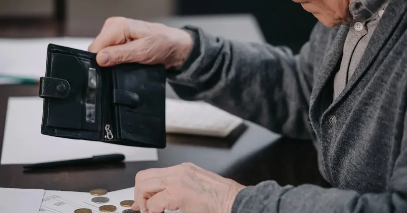 Рост пенсий с 1 января не покроет инфляцию. Жумангарин объяснил почему