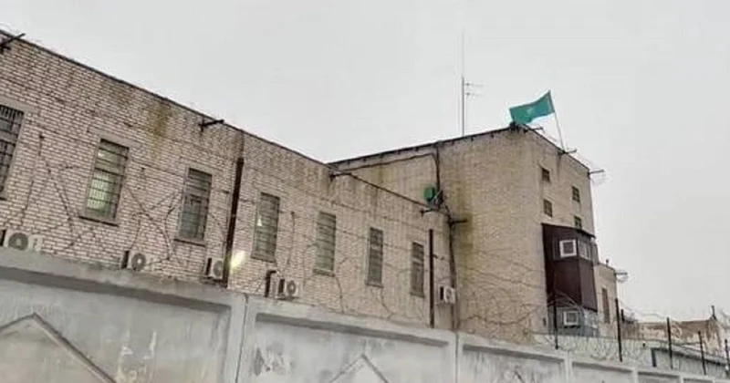 Наркотики, телефоны и видеокамеры ухищренным способом пытались передать заключенным в Уральске