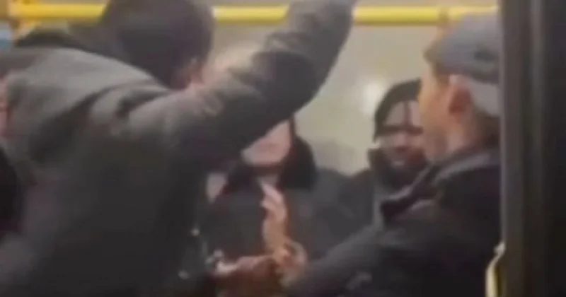 Схватился за поручни и пнул двумя ногами: иностранца избили и обматерили в автобусе Алматы (видео)