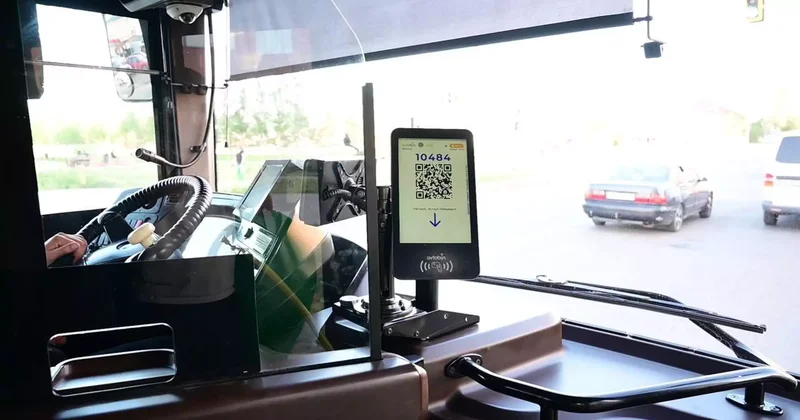 Шығыс Қазақстан облысының әкімі автобусқа мініп, жолаушылармен сөйлесті