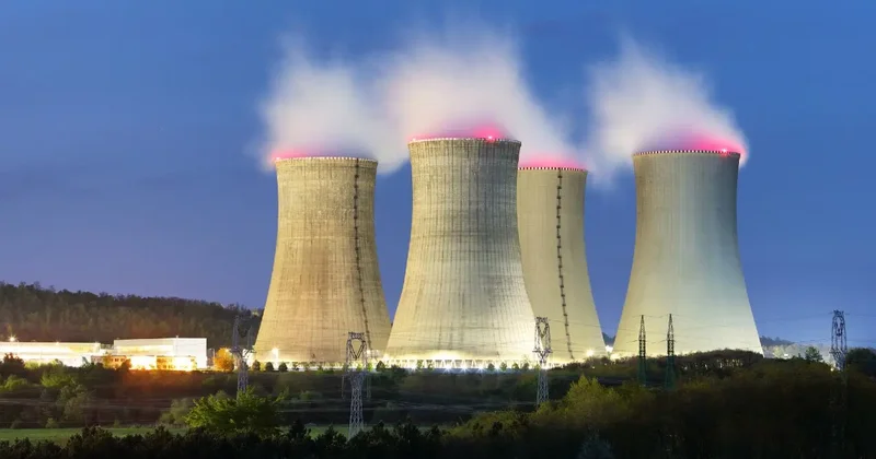 Впервые после аварии на "Фукусиме" её оператор запустил реактор на крупнейшей в мире АЭС