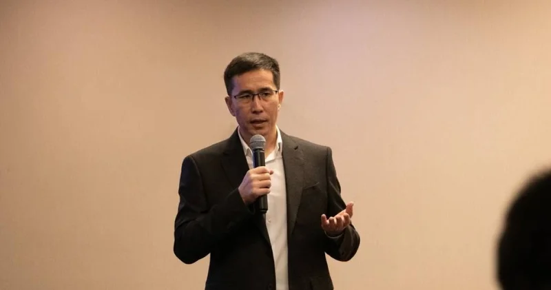 Назарбаев салған сүрлеуге кетіп барамыз: Реформа емес, ребрендинг