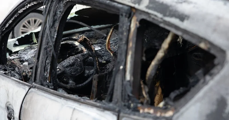 Авто сгорело на проезжей части в Актау (ВИДЕО)