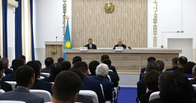 Бейбит Исабаев представил местному активу нового избранного акима Кербулакского района