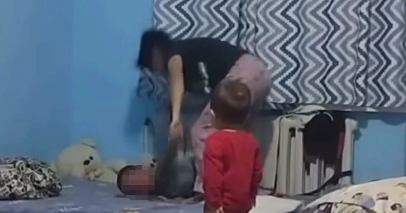 Жаркентте әйел өз баласын аяусыз соққыға жыққан: балалар қазір қайда?