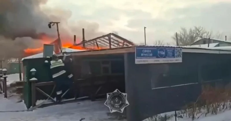 Астанада ғимарат шатыры өртенді: Зардап шеккендер жоқ