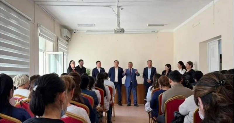 Медицина қызметкерлерімен кездесті