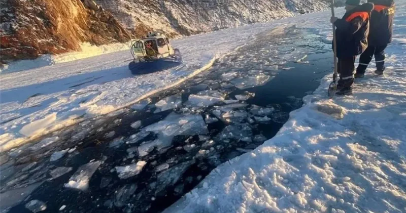 Мұз қатқан көл жарылып, Қытайдан келген 7 турист суға батып кетті