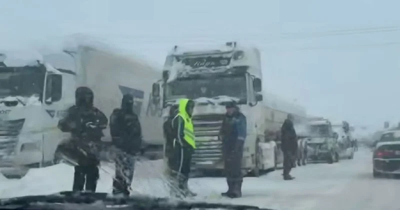 Дорожник погиб при расчистке трассы в ВКО