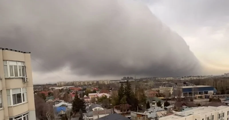 Алматы аспанын қалың қара бұлт торлады