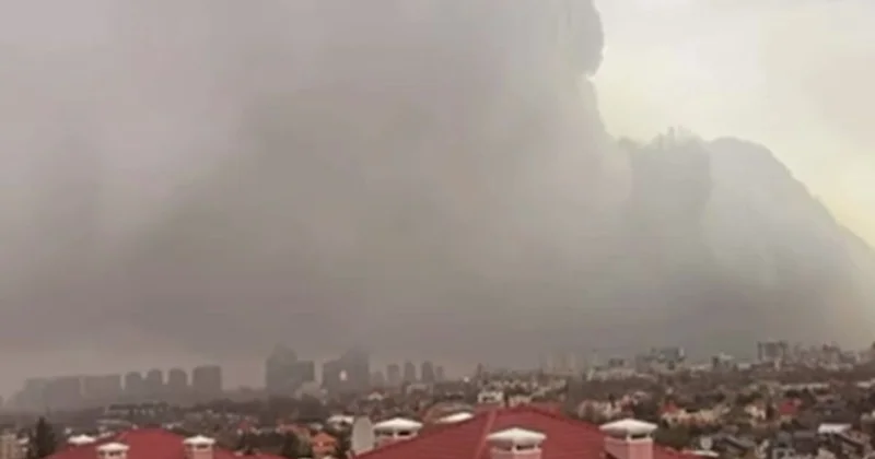 Страшно и красиво : надвигающуюся бурю сняли на видео в Алматы