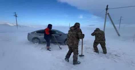 145 человек спасено и эвакуировано из снежных заносов в Казахстане