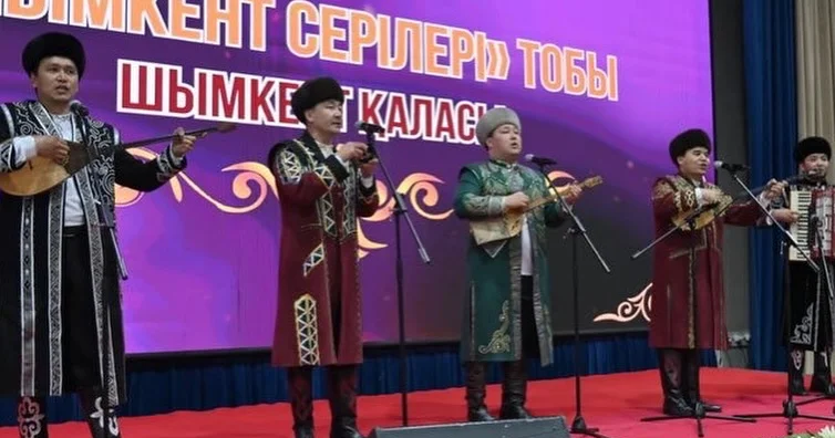 Жарапазан айтып жарысты