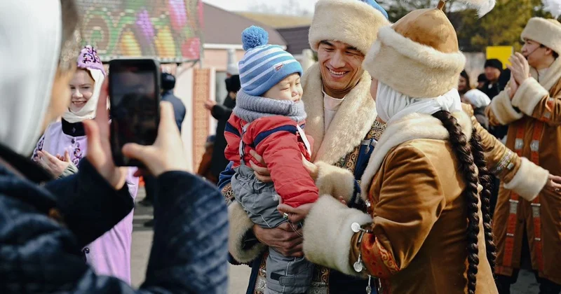 Звезды эстрады, народные гулянья и новый формат: в СКО старт празднованию Наурыза дали в селе