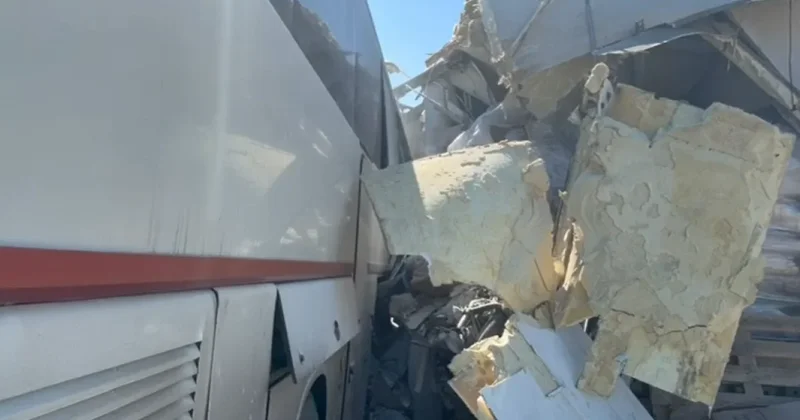 Автобус с 33 пассажирами попал в смертельное ДТП на трассе Астана Алматы