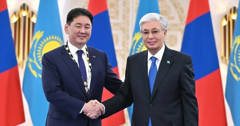 Қазақстан Президенті Моңғолия басшысына ең жоғары мемлекеттік награда тапсырды
