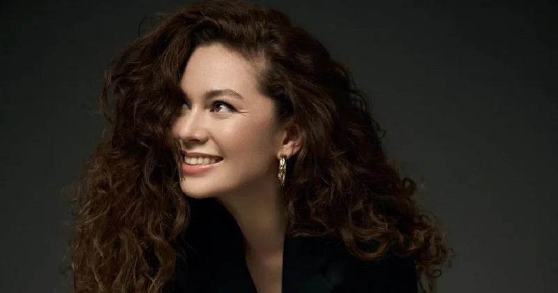 Альмира Турсын показала фото, снятые во время прогулки с маленькой дочерью