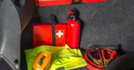 Казахстанцы массово скупают автомобильные аптечки и огнетушители