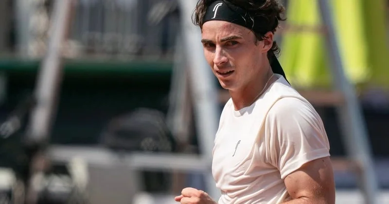 Тимофей Скатов Шымкент турнирінің 1/8 финалына шықты