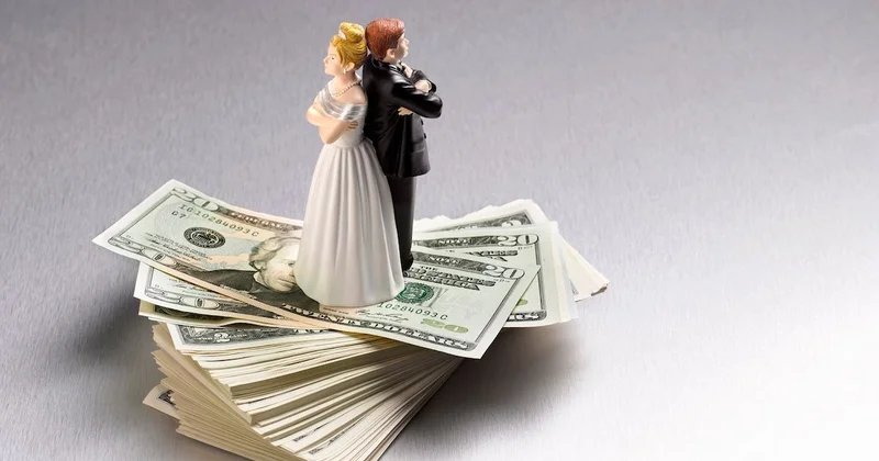 Могут ли казахстанцы узнать, сколько денег скрывают их супруги в банках