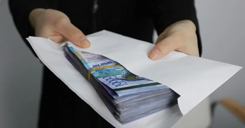 Получают зарплату в конвертах и пособие : глава Минтруда рассказал о махинациях на рынке труда